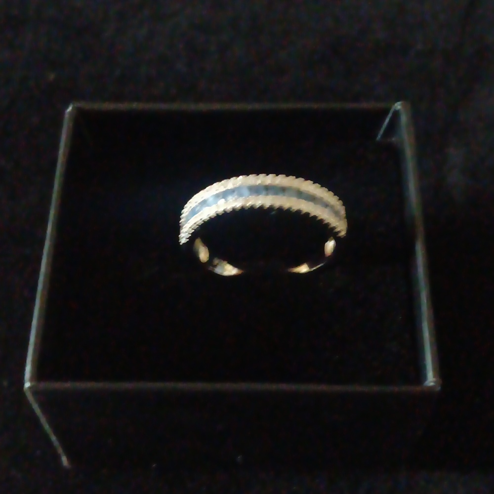3mmSaphire Ceylon Genuine Channel Set Adorned With Genuine White Saphires NEW - Picture 2 of 8